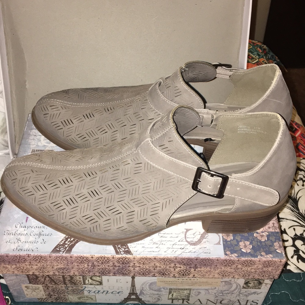 Boots - Picture 3 of 4